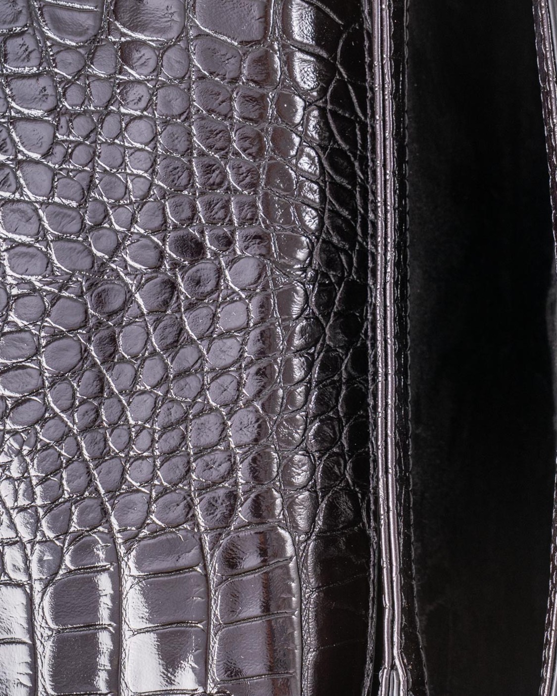 shop ELISABETTA FRANCHI  Borsa: Elisabetta Franchi tracolla con catena groumette.
Borsa a tracolla realizzata in materiale sintetico effetto pelle. 
La texture con stampa cocco dona carattere all'accessorio. 
Tracolla con catena groumette in metallo dorato. 
Dettaglio in metallo dorato con logo
Dimensioni 14 x 22 x 3,5 cm.
Composizione: 60%Poliuretanica 40%Poliestere.
Fabbricato in Italia.. BS56A57E2-110 number 8880677